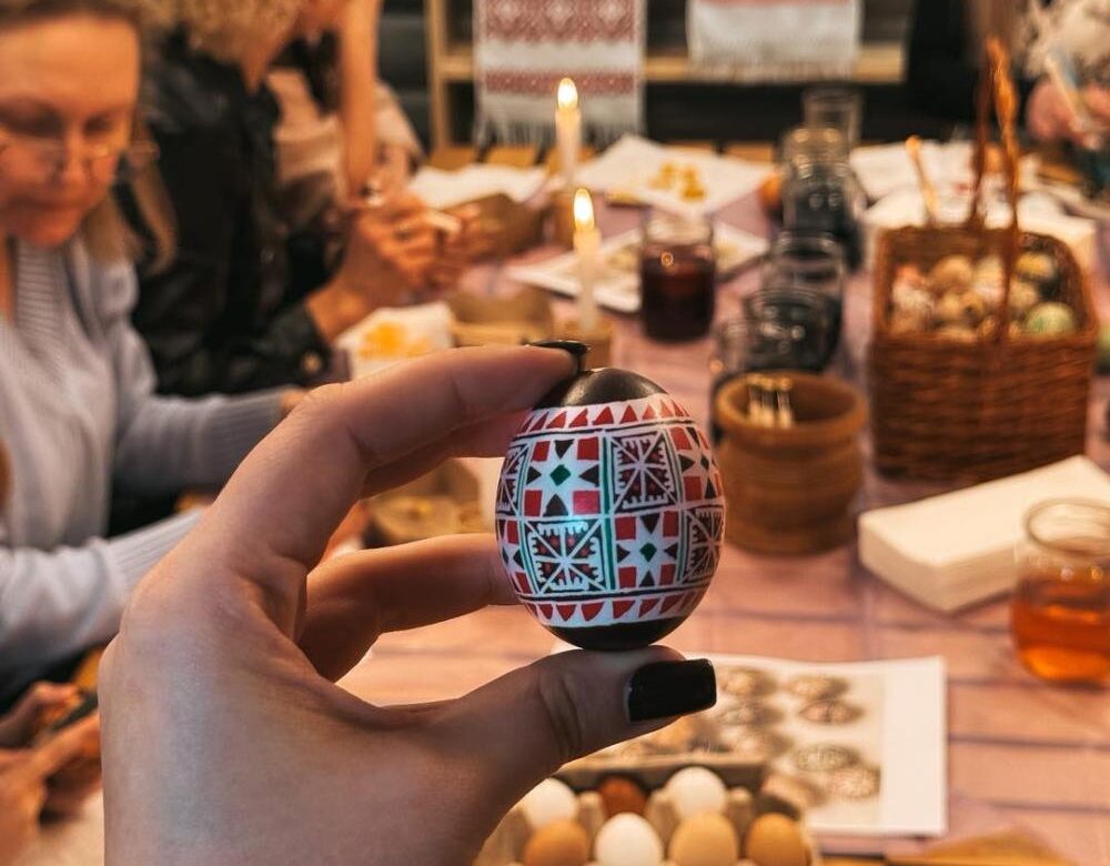 Перед Великоднем у Рівному запрацювала школа писанкарства