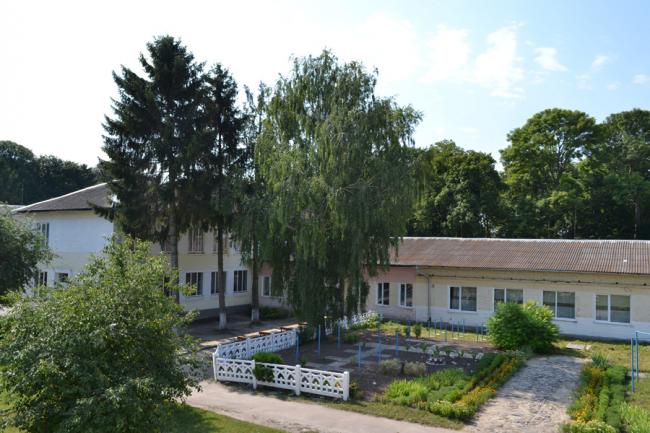 Скандал навколо спецшкіл на Рівненщині — що вирішили в облраді