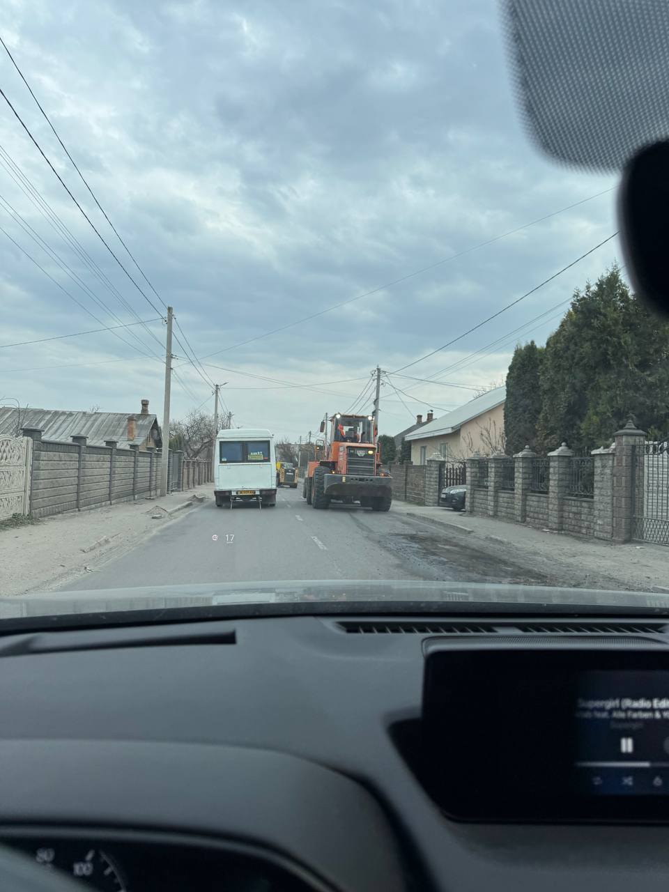 У Квасилові помітили довгоочікуваний ремонт дороги на центральній вулиці: відомо, хто розпочав роботи 0000