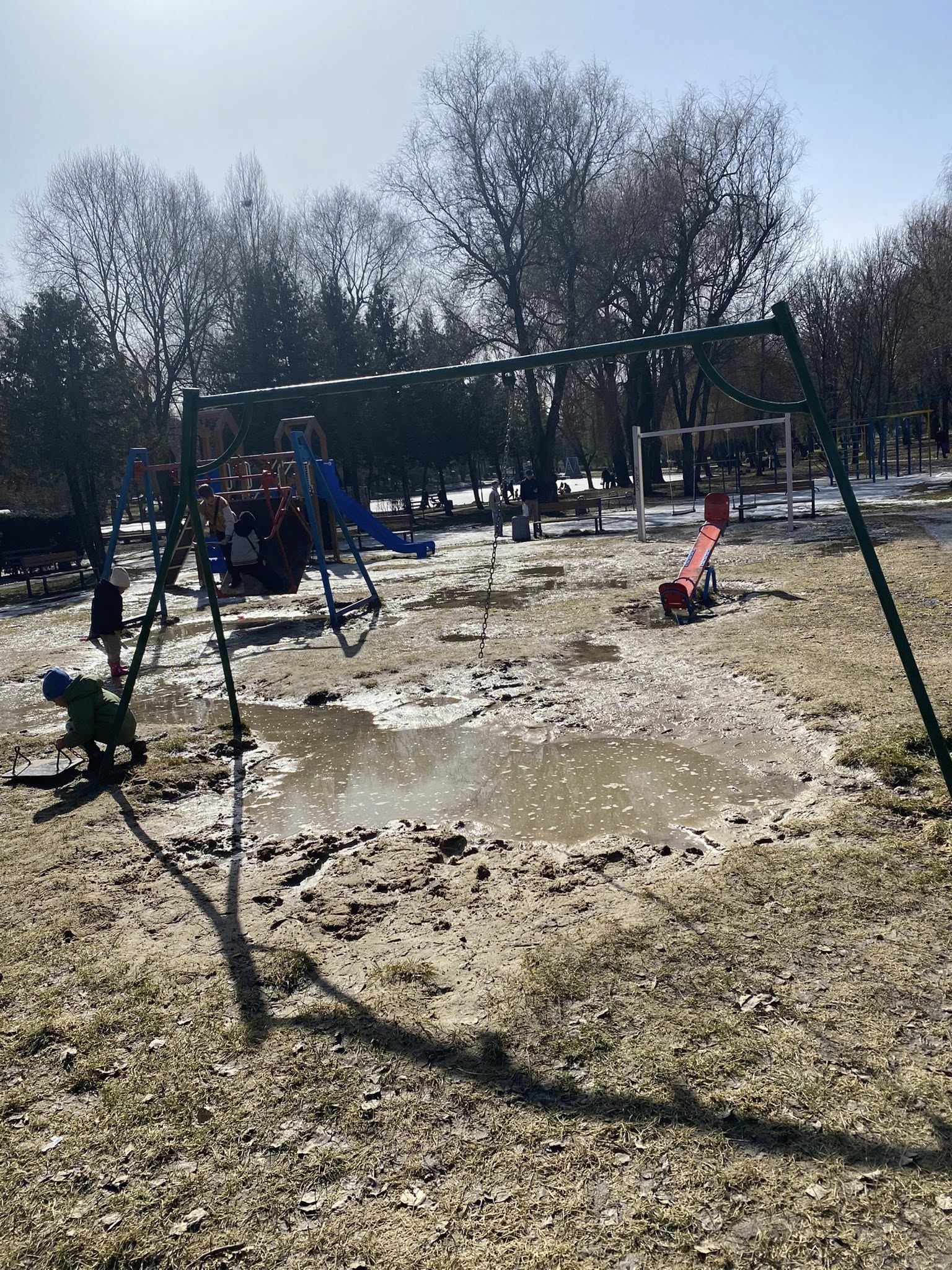 1 У центрі Рівного занепадає популярний парк Молоді(Лебединка) — як він зараз виглядає