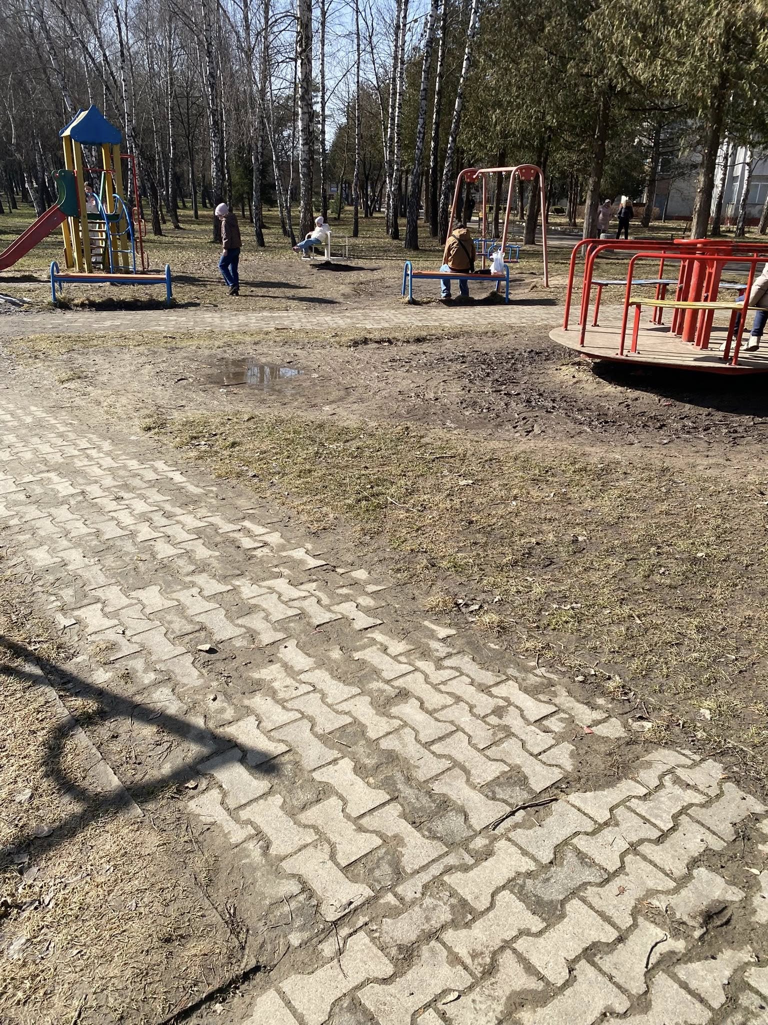 1 У центрі Рівного занепадає популярний парк Молоді(Лебединка) — як він зараз виглядає
