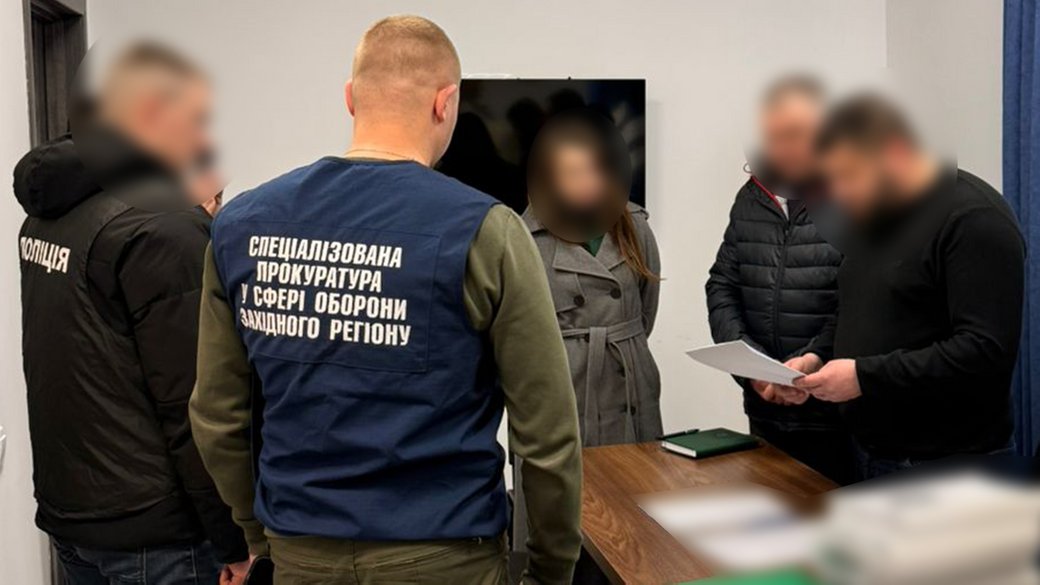 Закупівля пікапів для армії: екскерівнику Рівненського ТЦК оголосили підозру