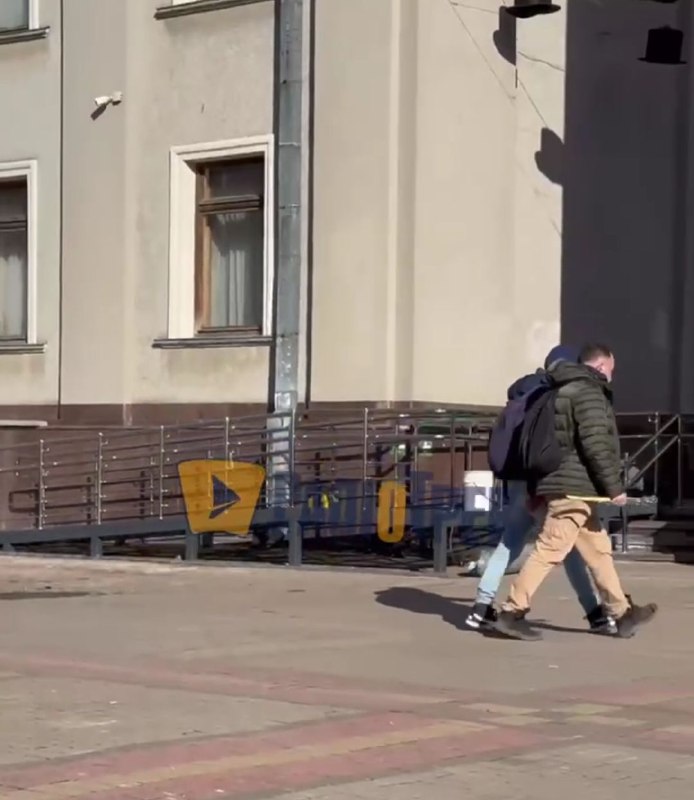 1 У Рівненському драмтеатрі встановлюють новий пандус після скандалу з військовим