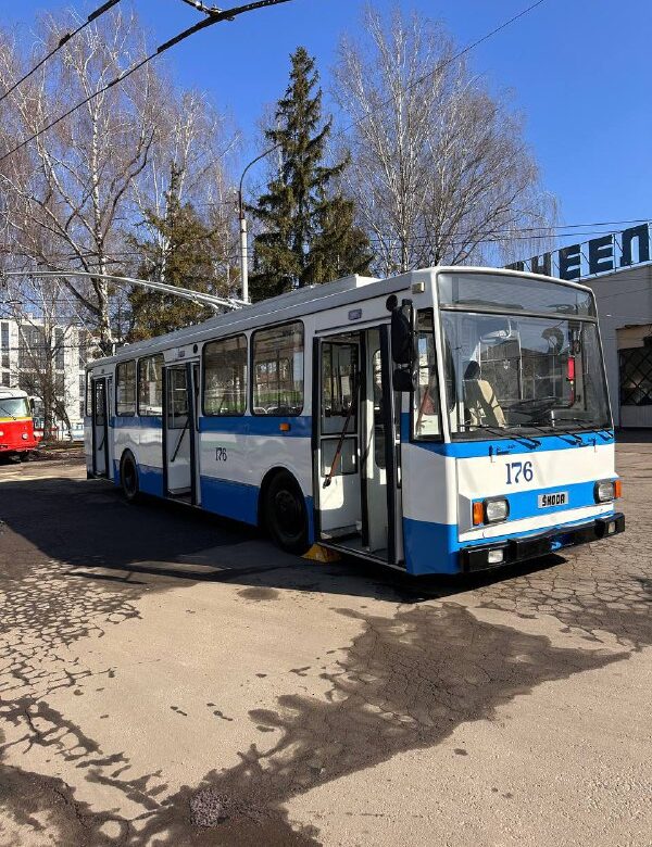 У Рівному на маршрут виходить «оновлена» Škoda: як виглядає тролейбус після капремонту (ФОТО)