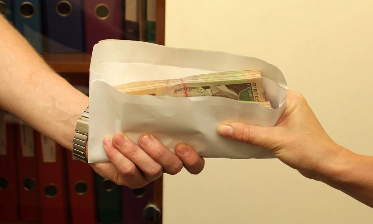 Поліцейський з Рівного сяде на 5 років за хабар від бізнесмена