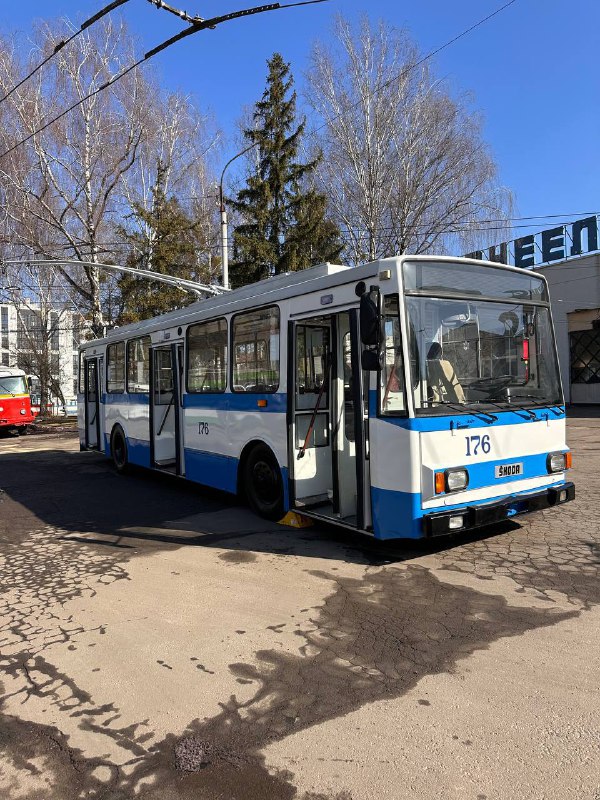 У Рівному на маршрут виходить «оновлена» Škoda: як виглядає тролейбус після капремонту (ФОТО) 0000