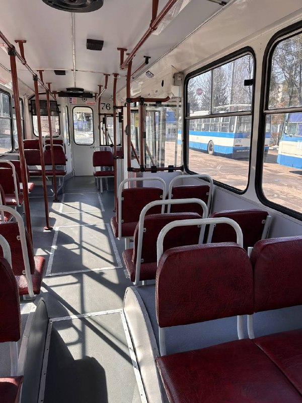 1 У Рівному на маршрут виходить «оновлена» Škoda: як виглядає тролейбус після капремонту (ФОТО)