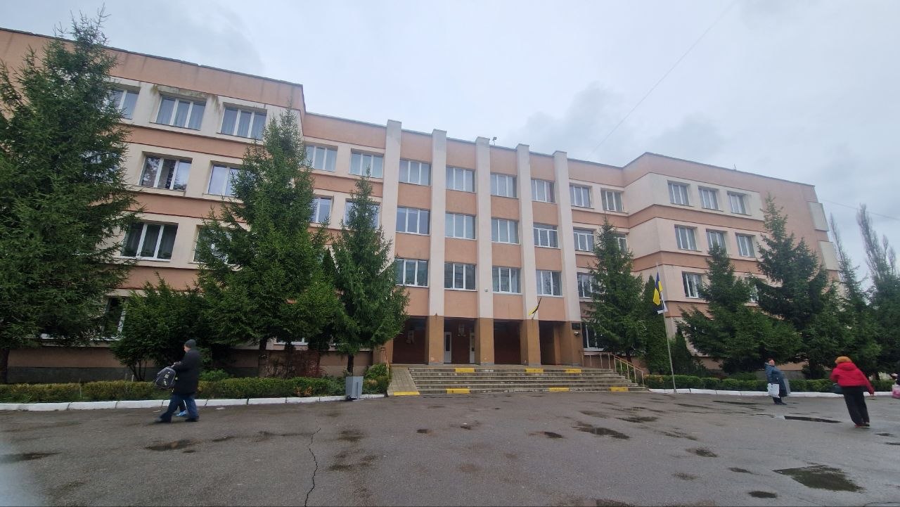 У Рівному через повідомлення про мінування евакуювали ліцей №19 0000