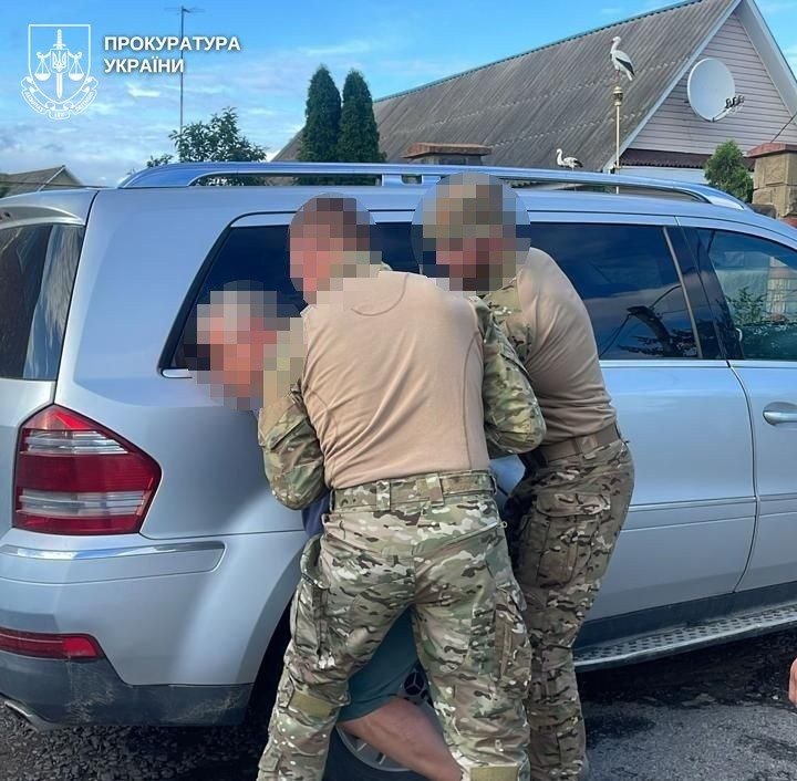 Псевдоволонтер із Рівненщини перетворив «гуманітарку» для ЗСУ на прибутковий бізнес