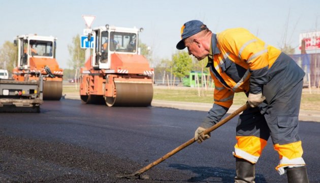Понад пів мільйона квадратів нового асфальту з’явиться на дорогах Рівненщини вже до початку літа