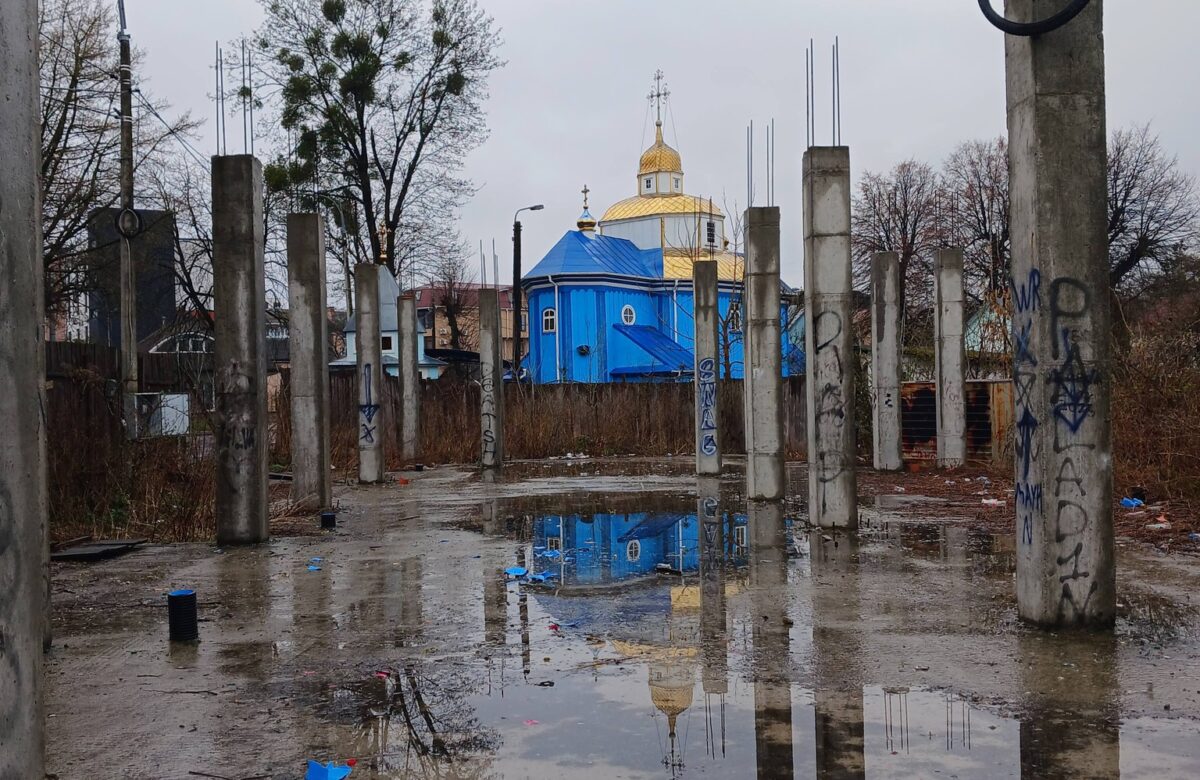 Найстаріша церква Рівного зустрічає ювілей серед недобудови та сміттєзвалища