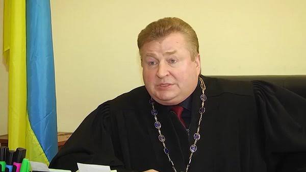 Відомий рівненський суддя Петро Денисюк пішов у відставку
