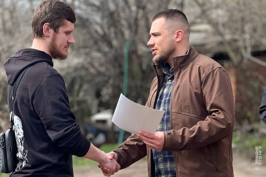 1 Командир рівненського підрозділу Нацгвардії привітав військових на Донеччині