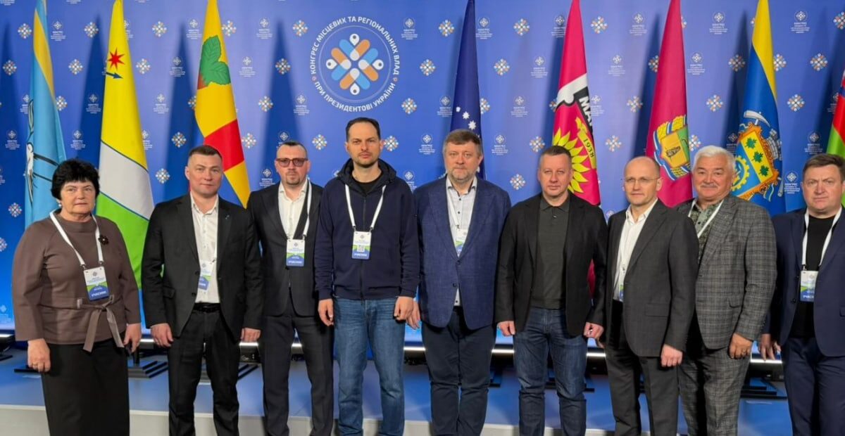 Голови громад Рівненщини поїхали на Закарпаття вибивати гроші на зарплати вчителям