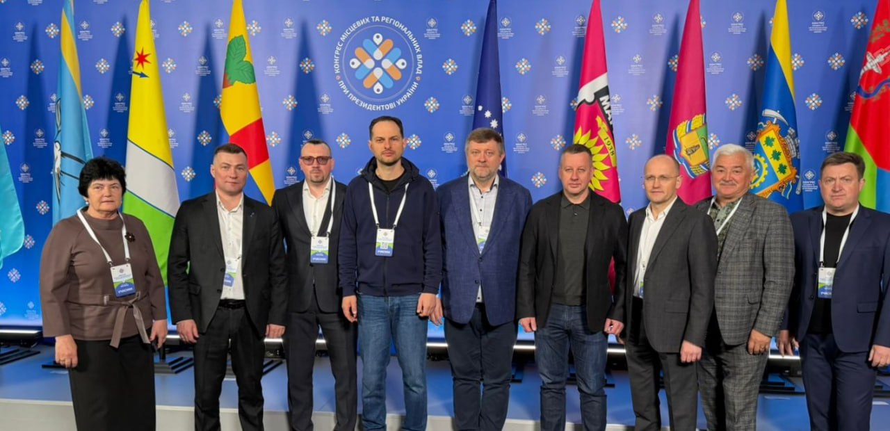 Голови громад Рівненщини поїхали на Закарпаття вибивати гроші на зарплати вчителям 0000