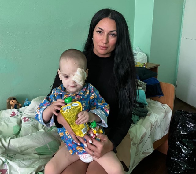 1 Рівненський суд залишив на волі матір, яка через п’янку не помітила виколоте око сина