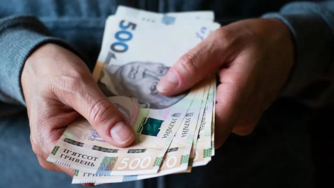 Рівнянам вже надходять по 1500 гривень — кому платять допомогу 0000