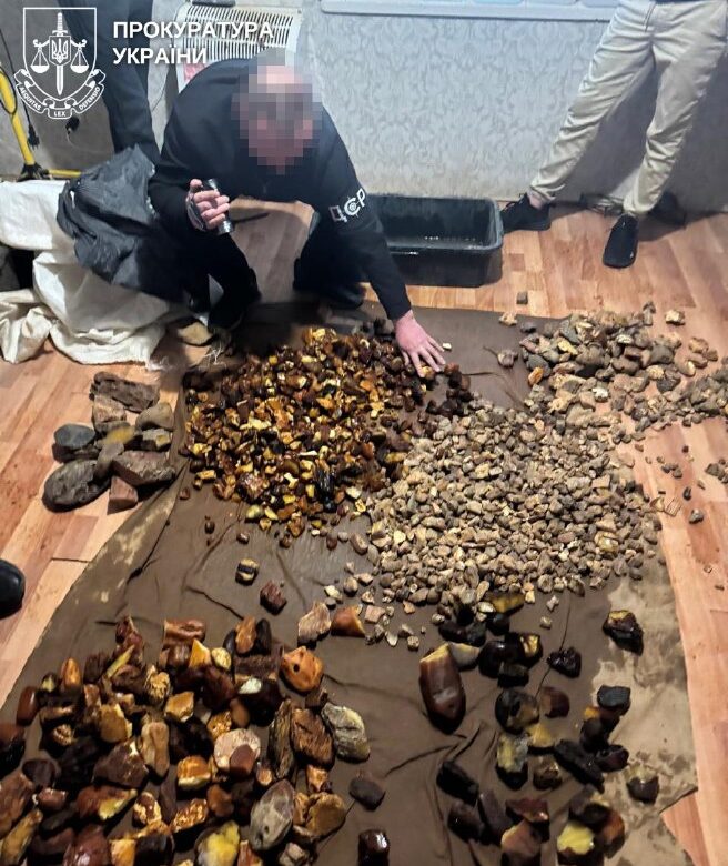 На Рівненщині накрили масштабний бізнес на сонячному камінні