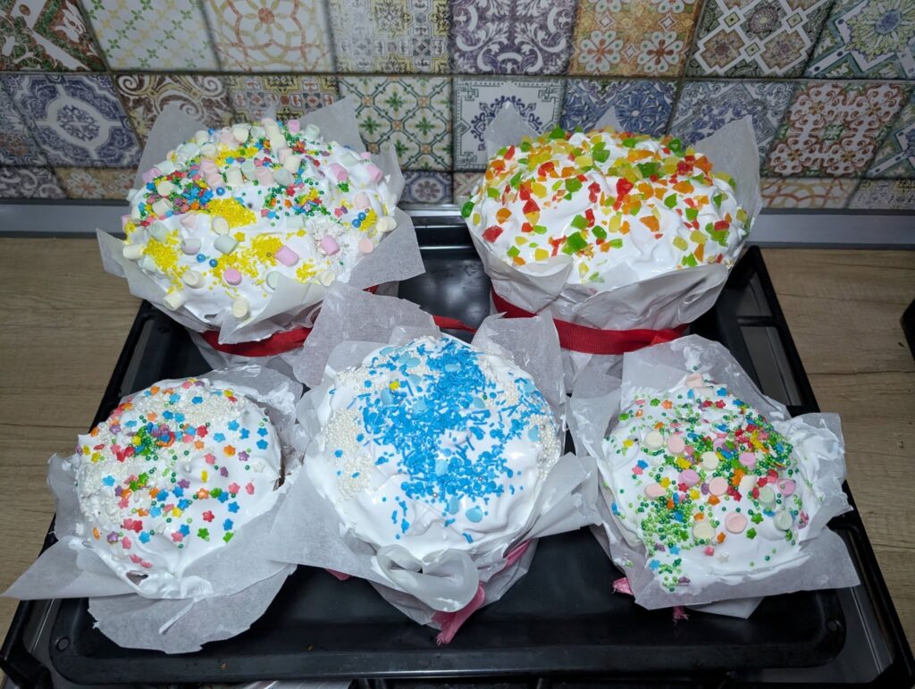 1 Рівненські господині напекли пасок, незважаючи на вимкнення світла