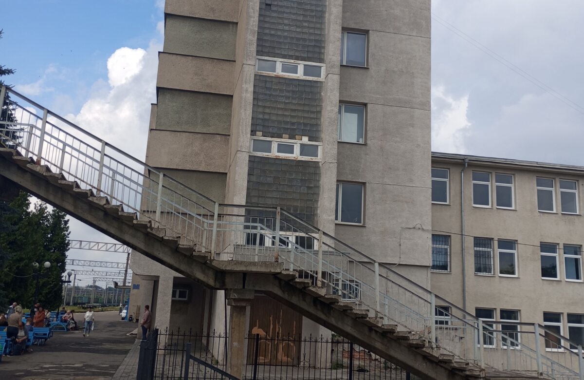 Як виглядає будівля біля вокзалу в Рівному, яку «Укрпошта» продає за 26 мільйонів
