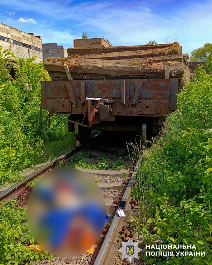 Трагедія на підприємстві біля Рівного — під колесами вантажного потяга загинув робітник 0000