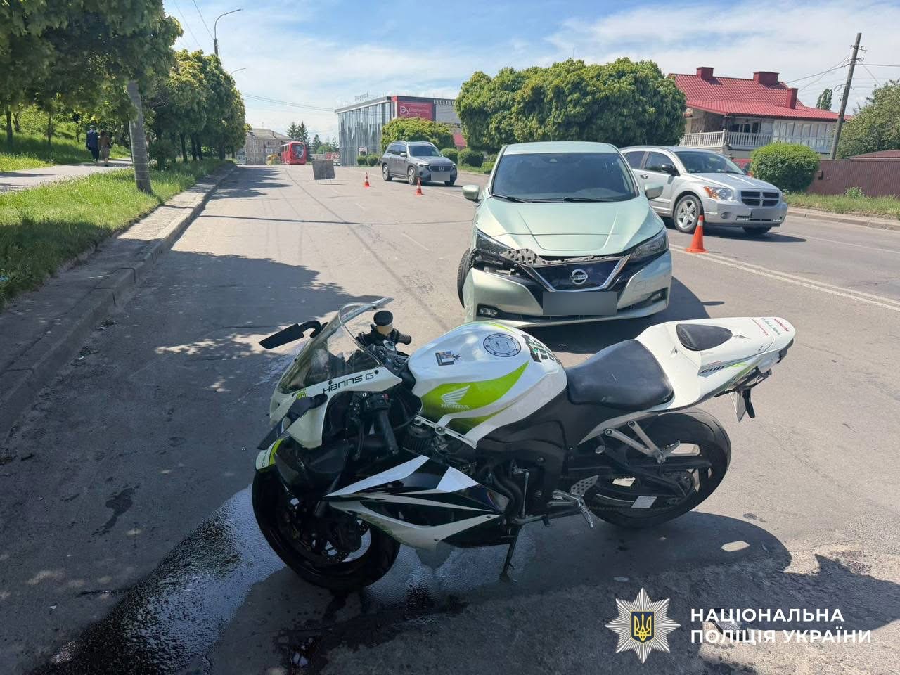 У Рівному на вулиці Литовській зіткнулися Nissan та мотоцикл 0000