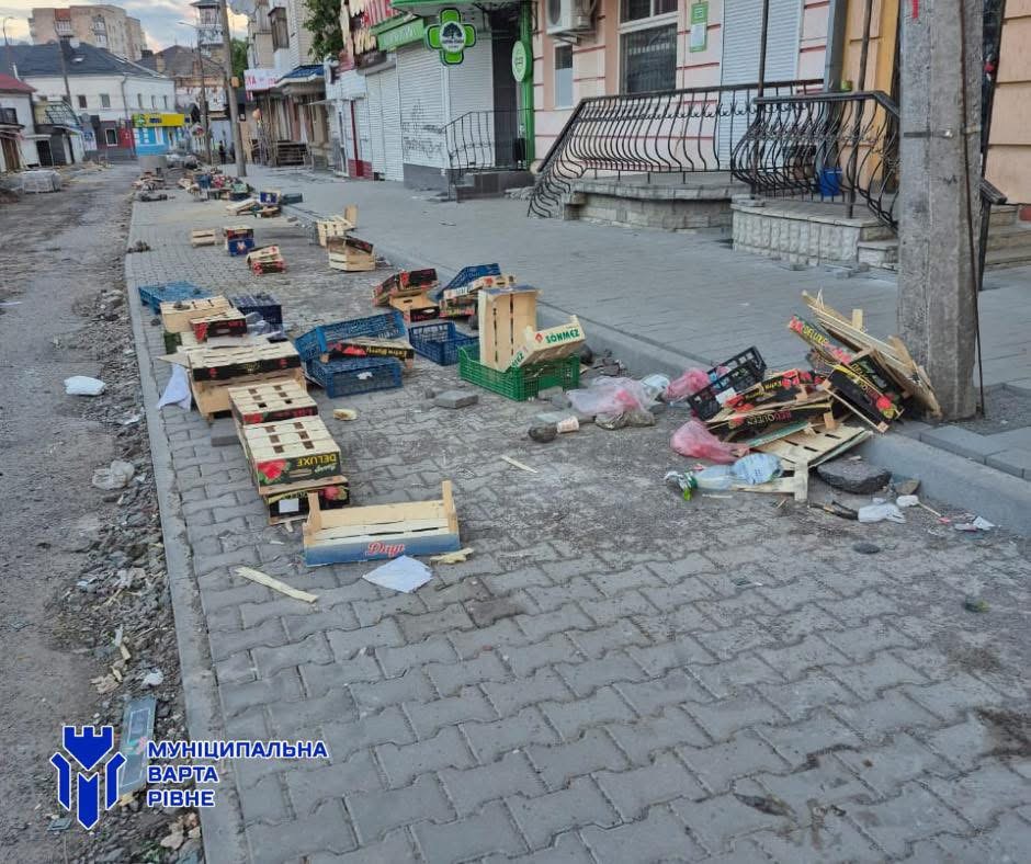 1 Ремонт кипить, а продавці — ні на крок: що зараз відбувається на продуктовому ринку у Рівному