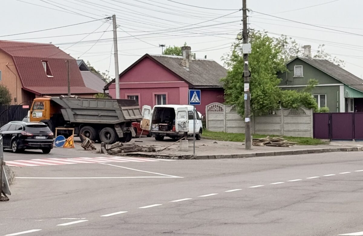 Рівненські школярі ходитимуть до школи безпечним тротуаром