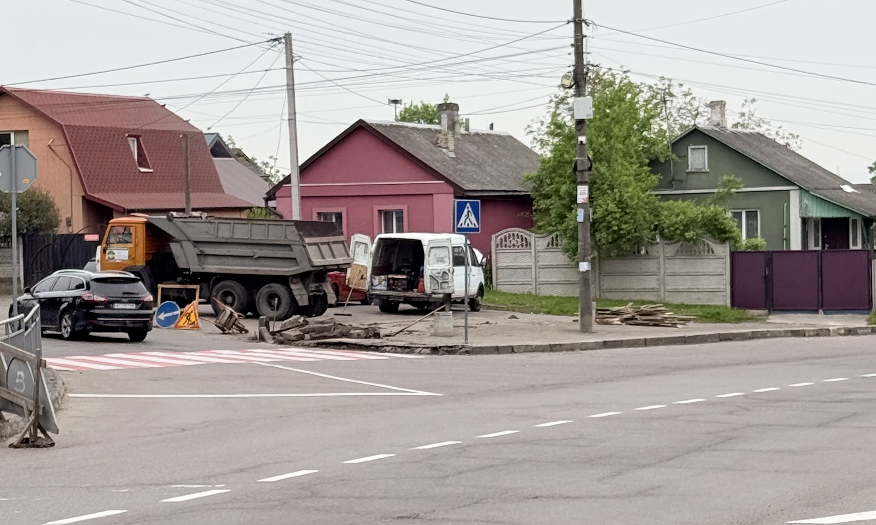 Рівненські школярі ходитимуть до школи безпечним тротуаром 0000