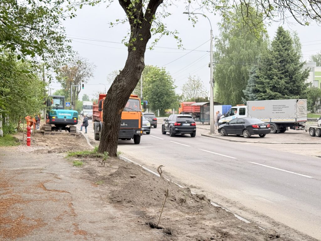 1 Рівненські школярі ходитимуть до школи безпечним тротуаром