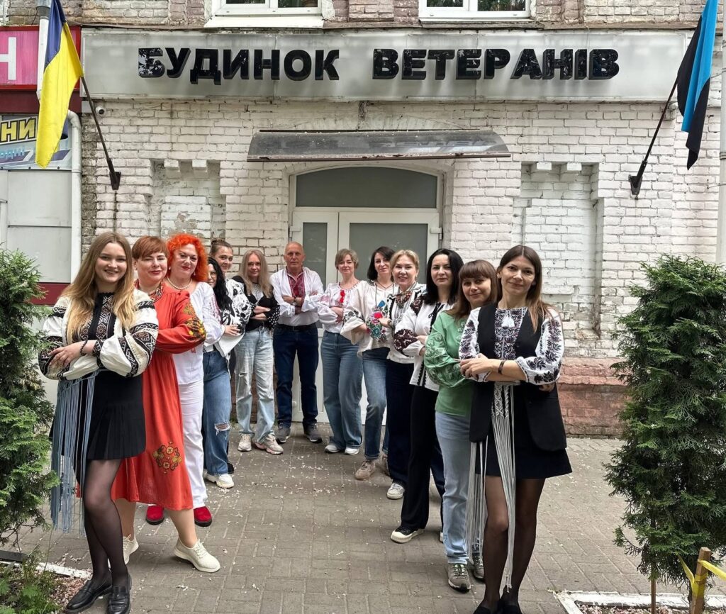 1 Рівненські колективи у День вишиванки заполонили соцмережі барвистими світлинами