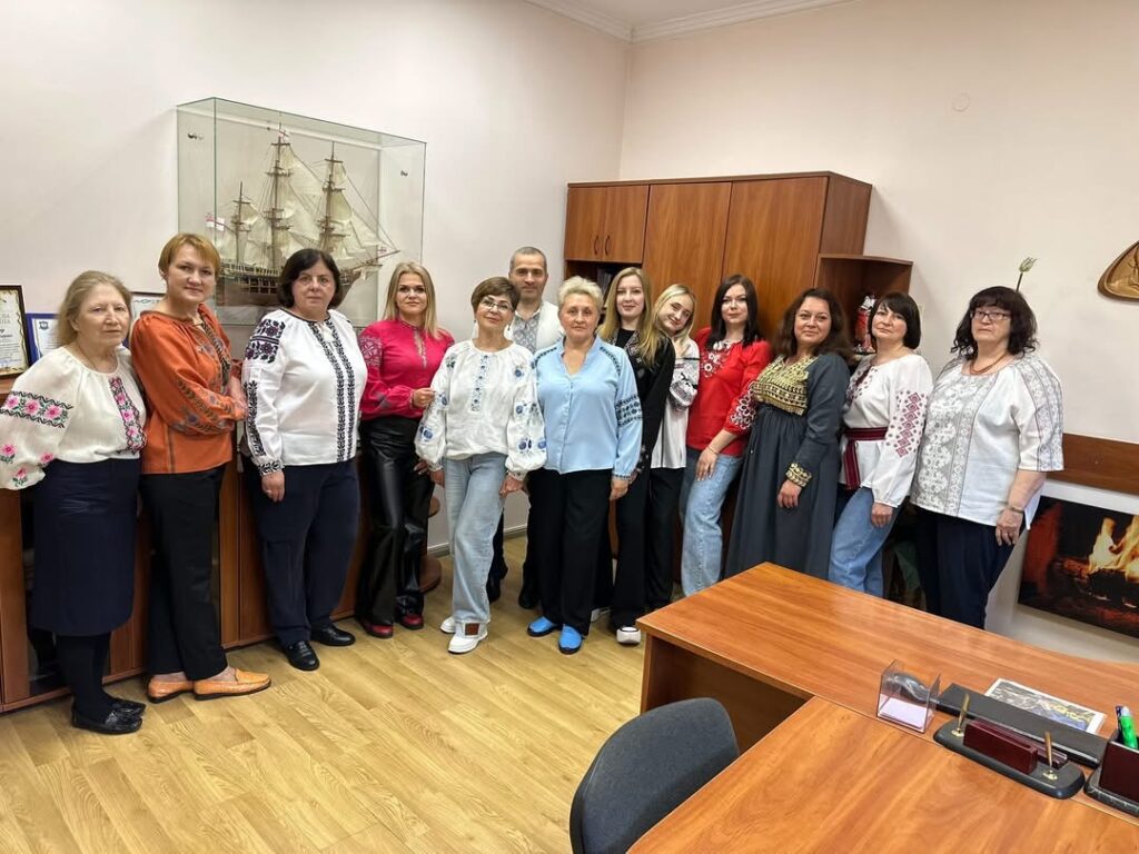 1 Рівненські колективи у День вишиванки заполонили соцмережі барвистими світлинами