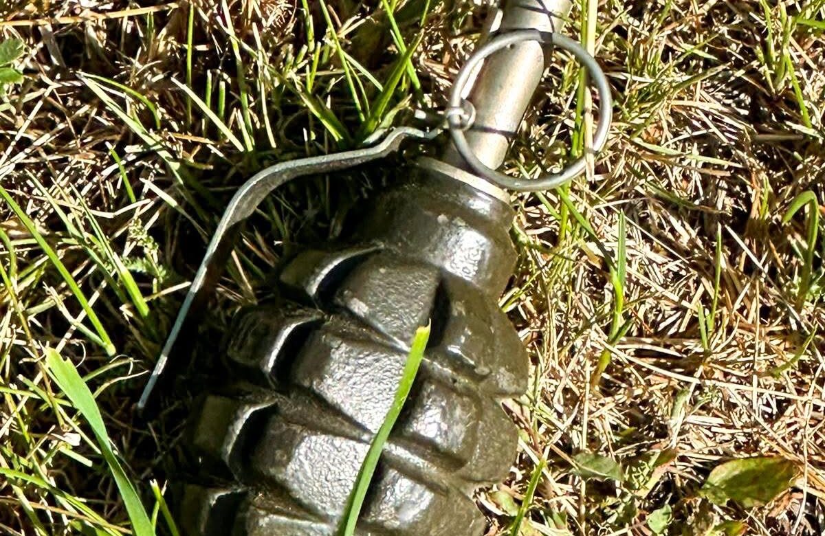 На Сарненщині чоловіка затримали з бойовою гранатою: вдома знайшли ще дві