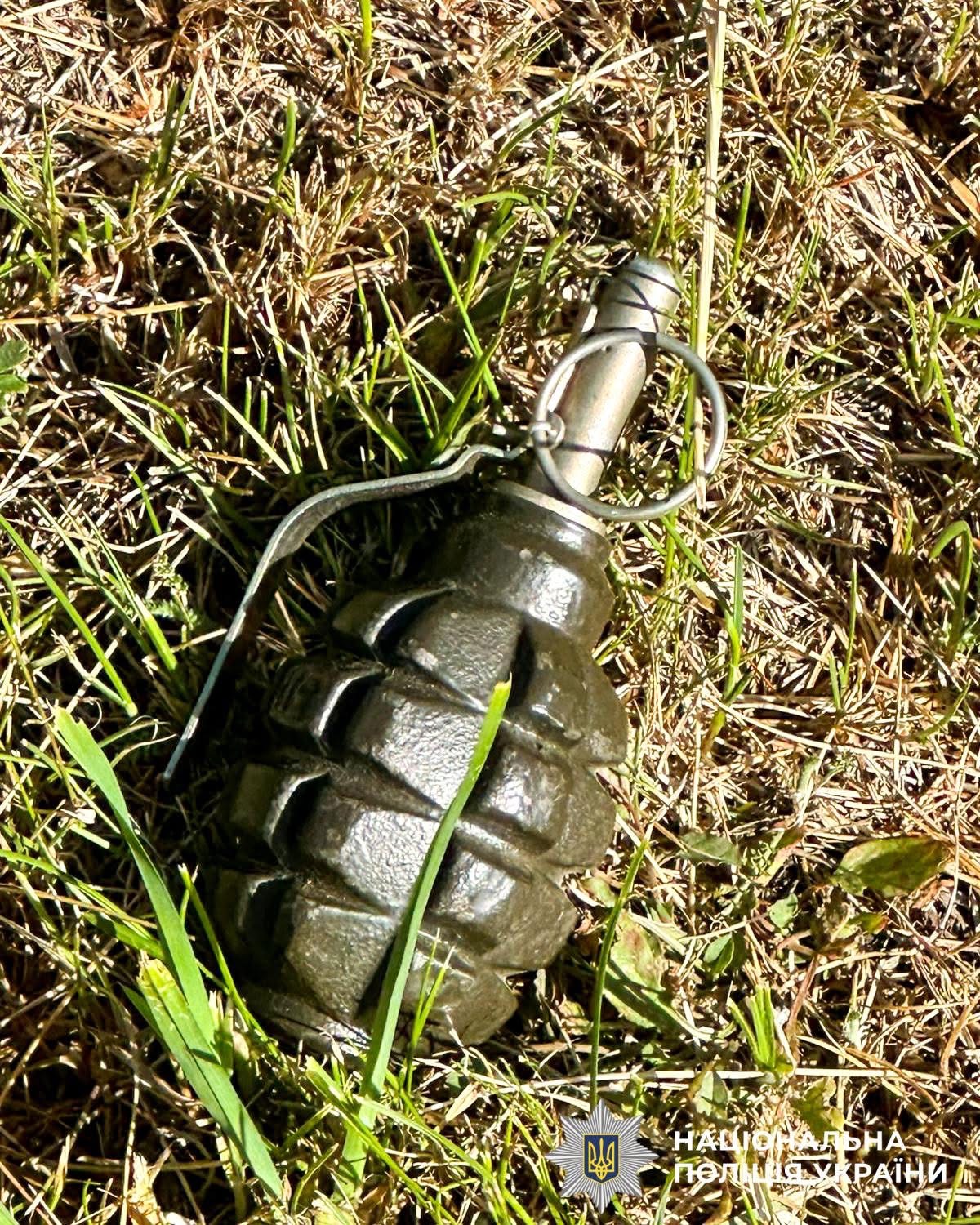 На Сарненщині чоловіка затримали з бойовою гранатою: вдома знайшли ще дві 0000