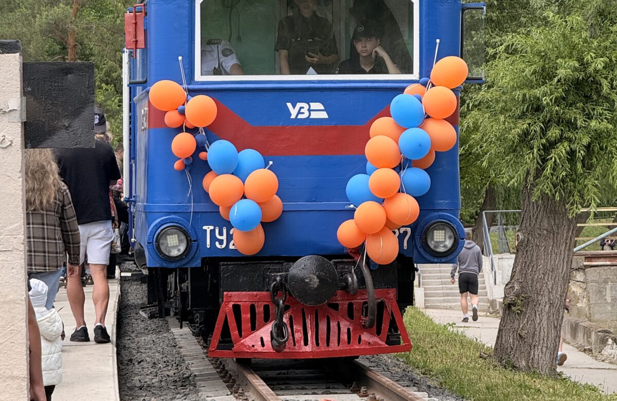 У Рівному урочисто відкрили оновлену дитячу залізницю: на свято з’їхалися гості з усієї України