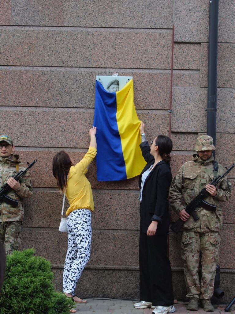 1 У центрі Рівного відкрили сквер імені Віктора Суходольського