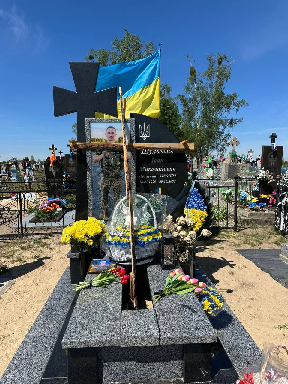 1 Голова Зарічного на Рівненщині Богдан Квачук прокоментував скандал навколо Алеї Слави та надав докази вшанування полеглих воїнів