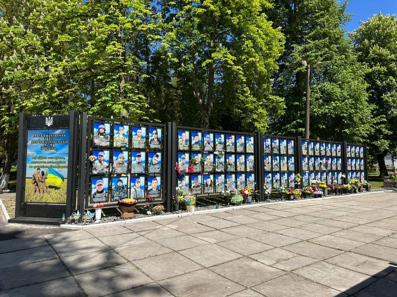 1 Голова Зарічного на Рівненщині Богдан Квачук прокоментував скандал навколо Алеї Слави та надав докази вшанування полеглих воїнів