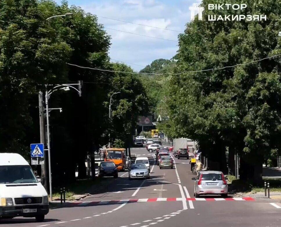 На вулиці Чорновола у Рівному запровадили трисмуговий рух