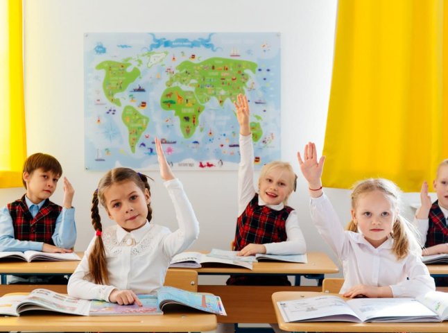 Які ліцеї Рівного припиняють набір до перших класів та як зміниться мережа шкіл через реформу
