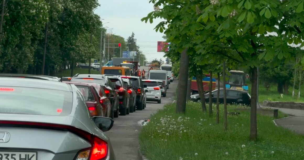 Рівне у заторах через ремонт доріг заблоковано рух вулицею Чорновола в сторону Квасилова