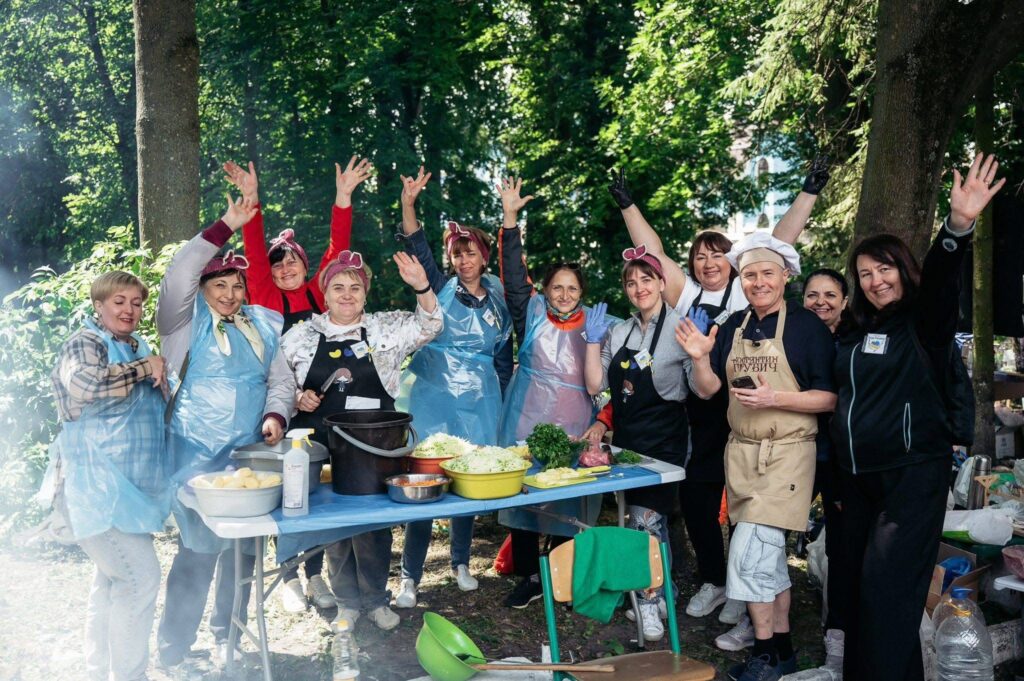 1 Поблизу Рівного відомий телеведучий варив борщ із порічками