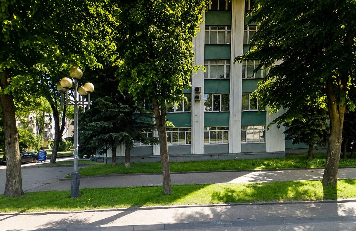 Навпроти Рівненської ОДА продають державне приміщення всього за 2,3 мільйона гривень