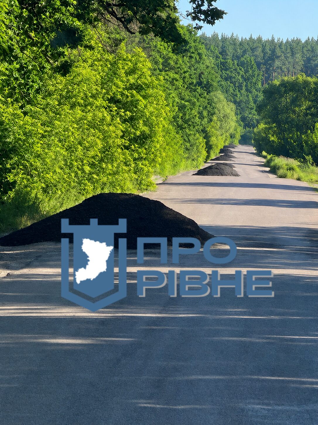 На Рівненщині після публікації журналістів на дорозі між трьома областями готуються латати ями 0000