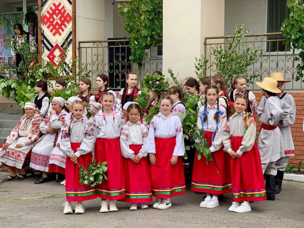 1 У Сварицевичах на Рівненщині відбулося традиційне «Водіння Куста»