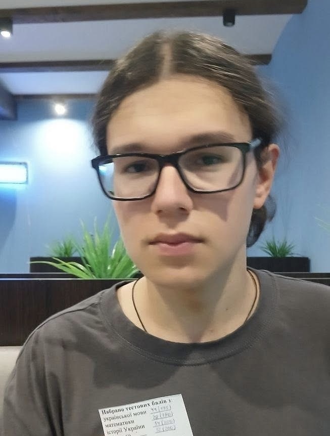 На Рівненщині учень склав НМТ на 200 балів одразу з двох предметів 0000