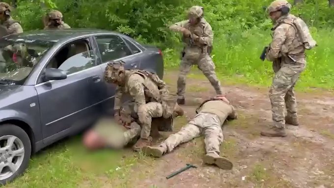 На Рівненщині викрили військових, які намагалися організувати втечу мобілізованого за кордон (ВІДЕО)