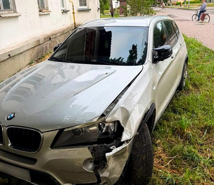 У Костополі п’яний водій BMW ледь не протаранив будинок