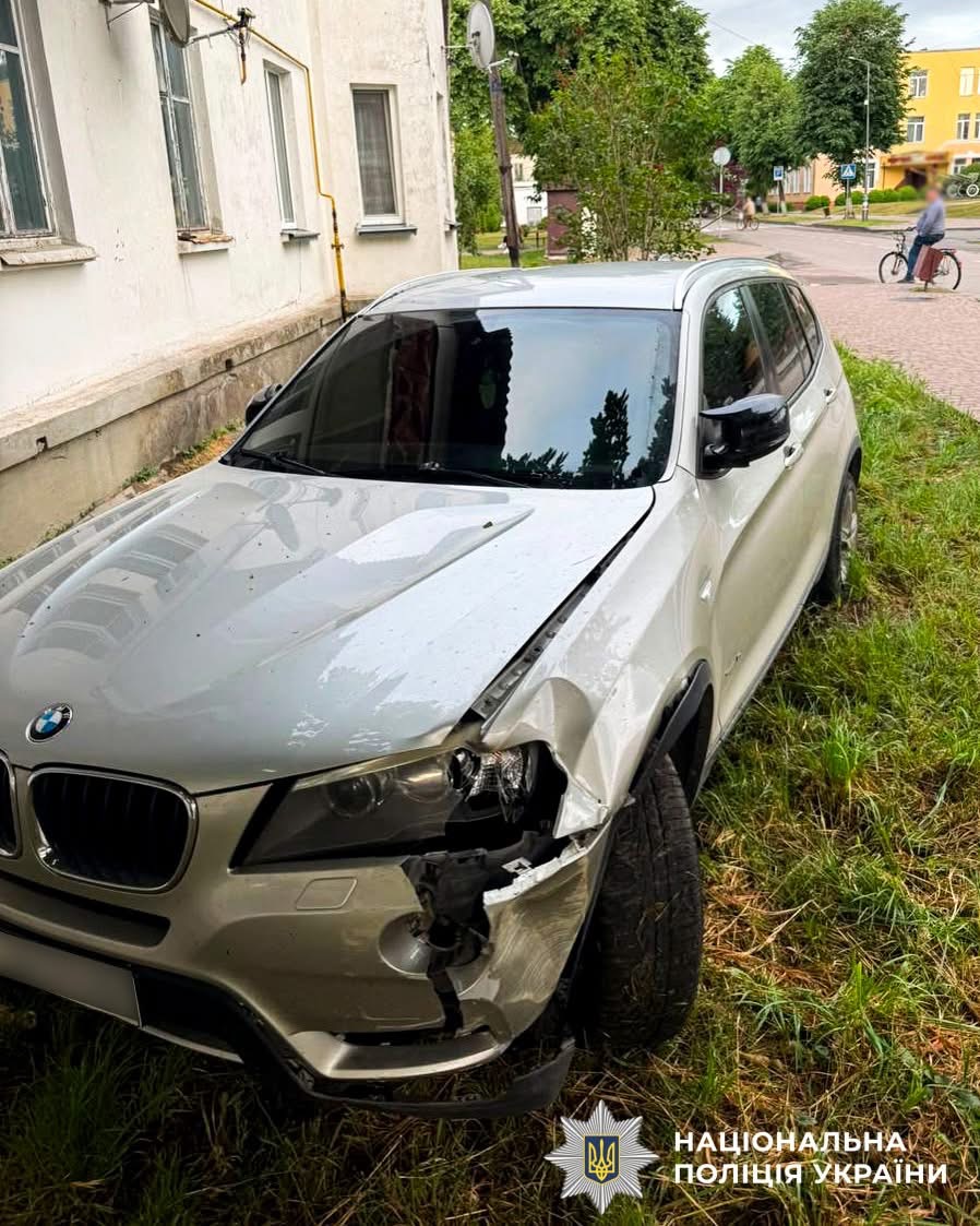 У Костополі п’яний водій BMW ледь не протаранив будинок 0000