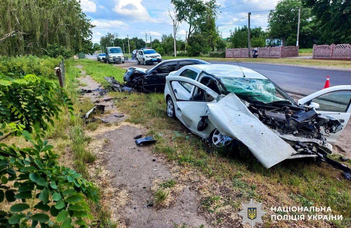 На Рівненщині після лобового зіткнення до лікарні доправили чотирьох людей